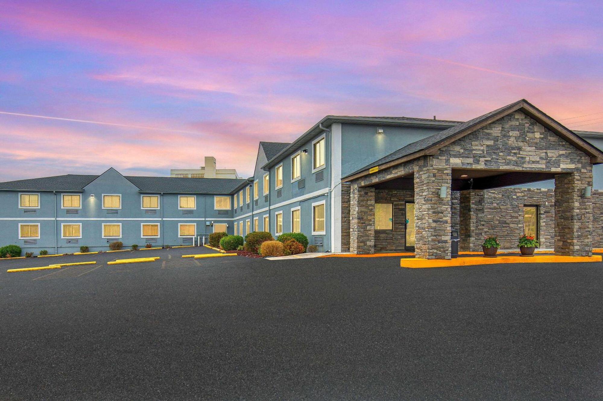 Super 8 By Wyndham Somerset Exterior foto
